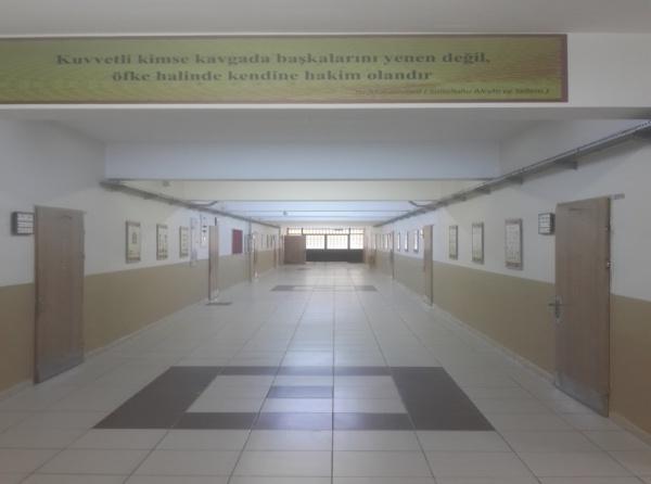 Okulun Koridorlarını Arapça ....