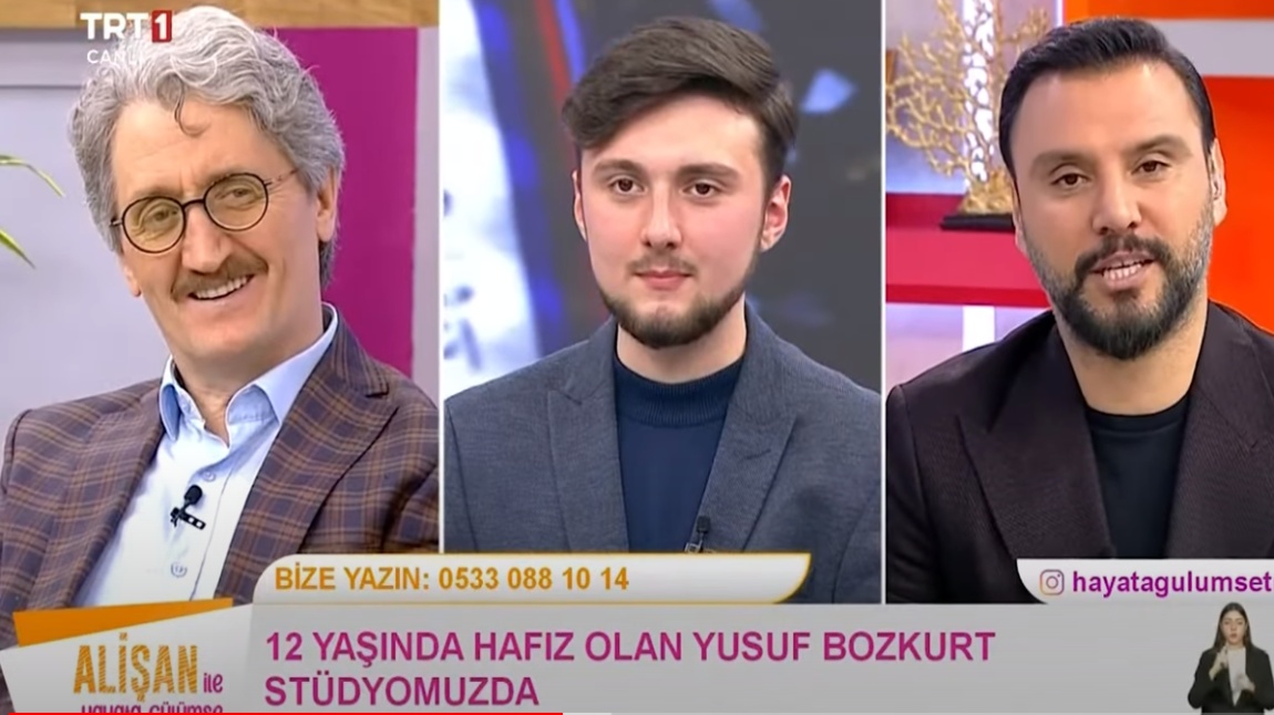 Okulumuz Öğrencisi Yusuf Bozkurt TRT Hayata Gülümse Programına Konuk Olmuş ve Kur'an-ı Kerim Tilaveti Gerçekleştirmiştir.
